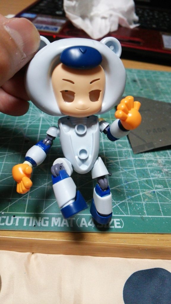 腕にも同じく関節追加。手のひらはハロプラから移植しました。