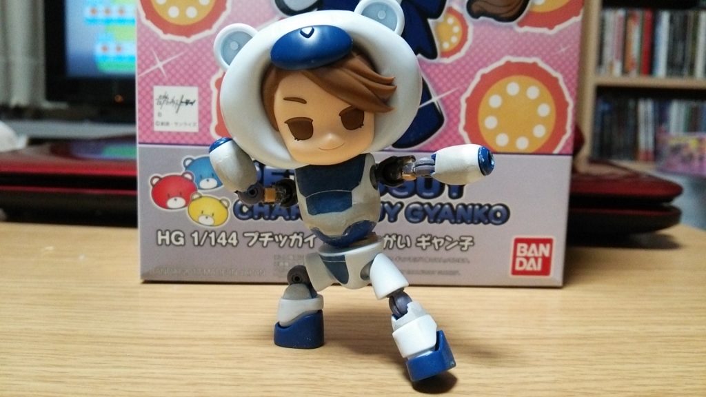 肩関節をボールジョイントに置き換えて可動域を拡張。