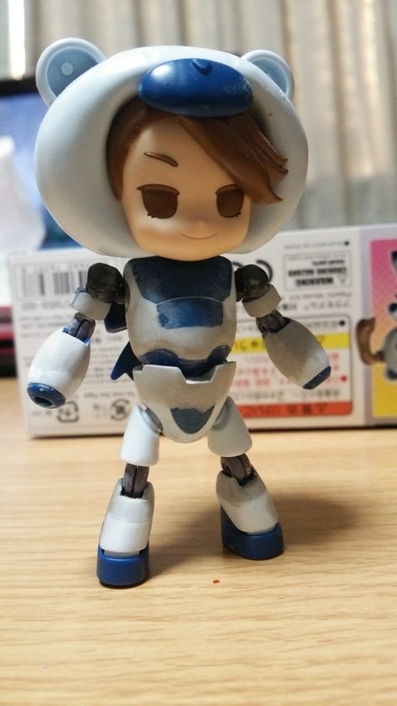 胴体にもダハックの腰を移植。パテで成形します。