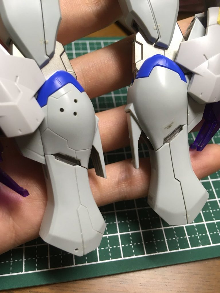 筋彫り
MGなので情報量は増やしたかったのです!
0.2mmのタガネを使いました。