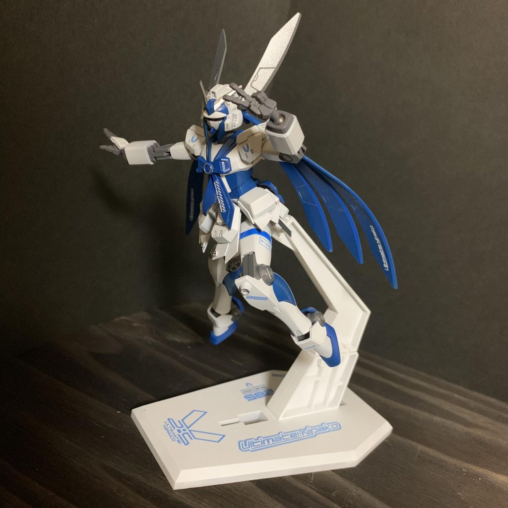 キラキラ女子系ガンダムを作りたかったので、ノーベルガンダムのバーサーカーをベースに作りました。