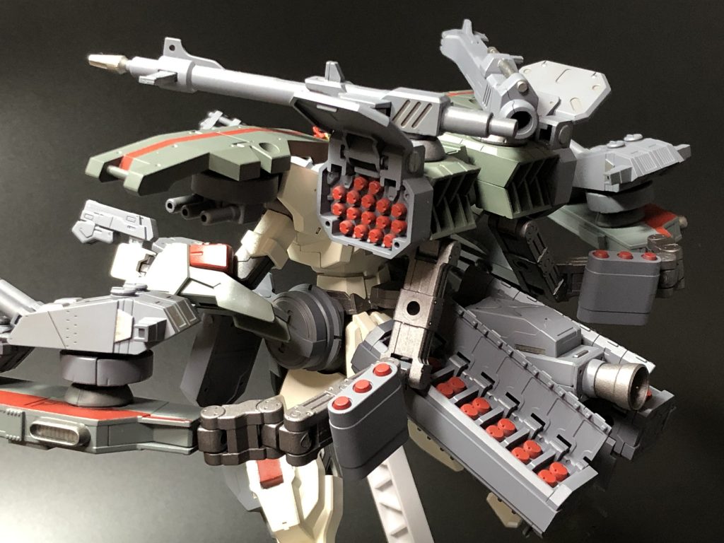 *フルバースト*
本機は動力にフリーダムなどと同様に
核エンジンを使用しておりそのほとんどを火器に回す事で他のフルバーストとは時限を逸した火力を誇る、その分機動力には難が残る
またGBNで使用するため他作品の機体が有しているラミネートアーマーやGNフィールドなどの対ビーム兵器用の機体とも戦える様にミサイルや200㎜砲など実弾の武装も多く備えている