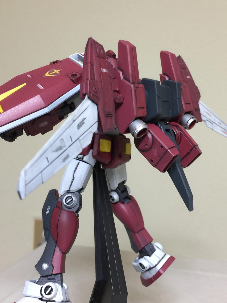ガンダム・ブラディオン 背後左斜め
アピールショット!
飛行ユニット ブースターは
HG イージーアームズと
ビルダーズパーツ ウイングと
パテやプラ板を使用して
制作しました。