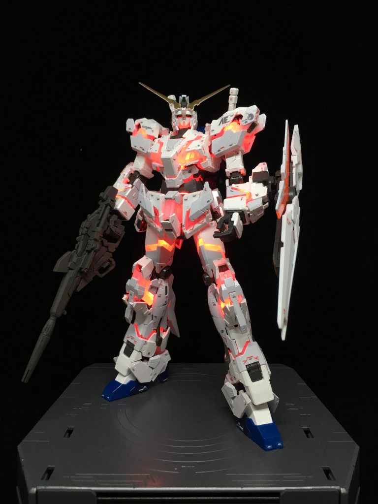 ガワはRGの流用だからRGキットのビームマグナムとシールドが装備できます。