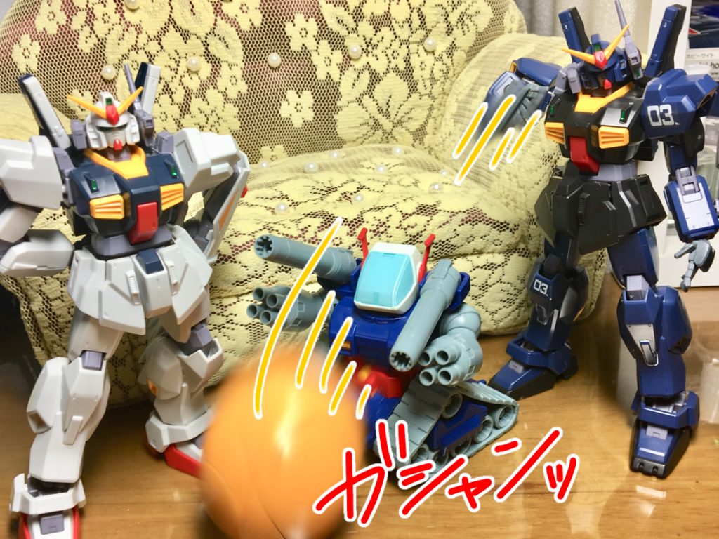 黒:これね、中に鈴が入ってるから、揺らすと鈴の音がするんだよ
白:わー、乱暴すぎてなにも聞こえなかったー
タンク:うんぱんまん……