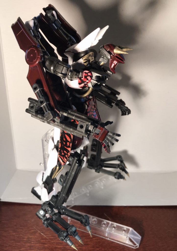 横
腕に持たせる武装は特に考えてません。金棒なんかありゃいいんですけどね。