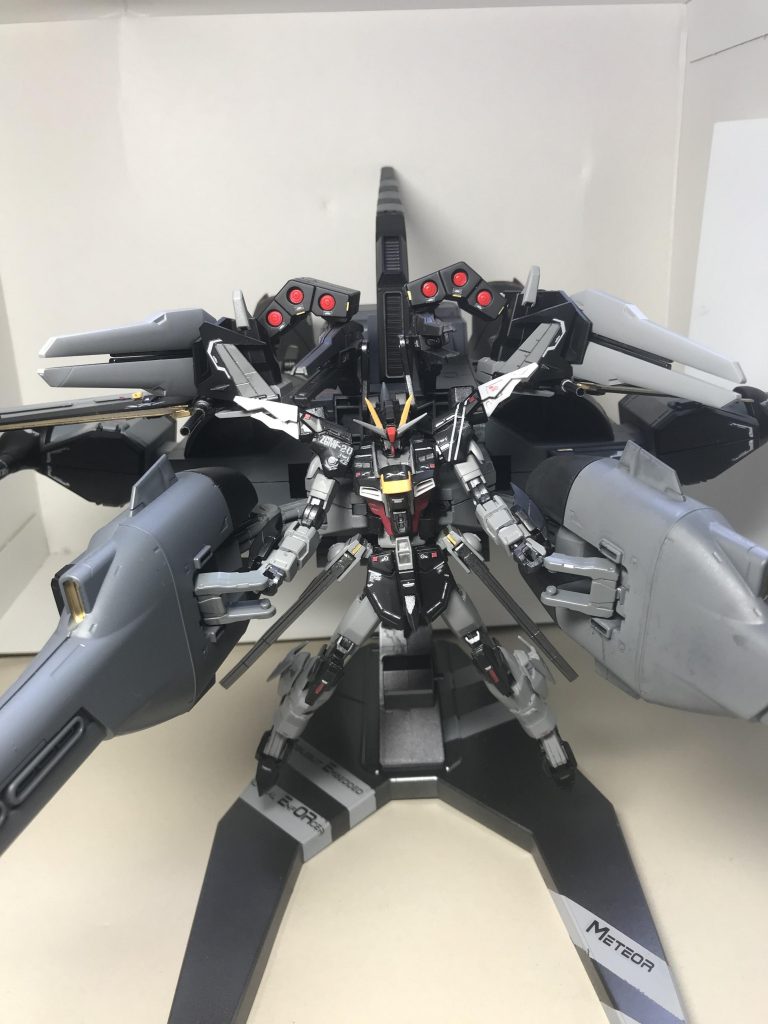 追加装備もバックパックならつけれます
足の追加パーツも取り付けれますが台座の高さがたりないのでバックパックだけです。