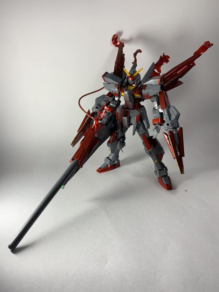 機体の最大稼働に伴い、デモリッション・バスターも最大出力モードに移行する。最大出力モード時にはバスター基部の放熱箇所から機体本体と同様の赤い粒子が放出される。