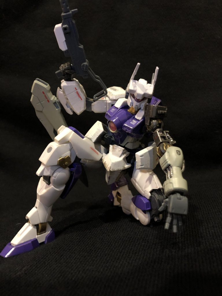 クリアランスもバッチリで、膝立ちもなんのその。この腕はもともとエクシ(ry