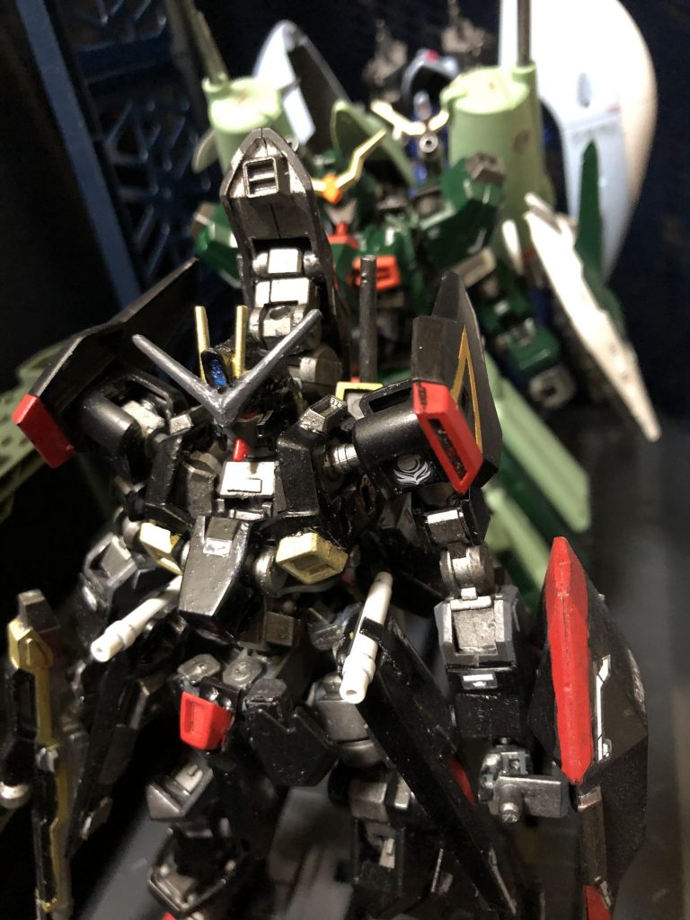 oyz「やあ、ステラ。私がファントムペインの隊長のoyzだ。宜しく頼むよ。」
ステラ「....。ネオ?...。」
oyz「イヤ、見た目はそうなんだが、ネオではなくて私はoyzという...!」
ステラ「....。ネオ?」
oyz「うわちょっと話が進まないよコレ。ツッコミも欲しいな。あ、そうだ。おーいオクレー!オクレにぃーさーん!!」
スティング「オクレ兄さんじゃねえ!!ツッコミなんか出来るかっ!」
oyz「おっと来たね。いーね〜ソレだよソレ。ツッコミ出来るじゃないか。今回はガイアのレビューなんだが、ちょっと会話が成り立たなさそうなので、一緒に聞いてもらっていいかな?」
スティング「ああ?まあ仕方ねえな。いいだろう聞いてやる。」
oyz「やっぱお兄ちゃんだね面倒見がいい!」
ステラ「....。ネオ?」
oyz「...ネオではない...です...。」