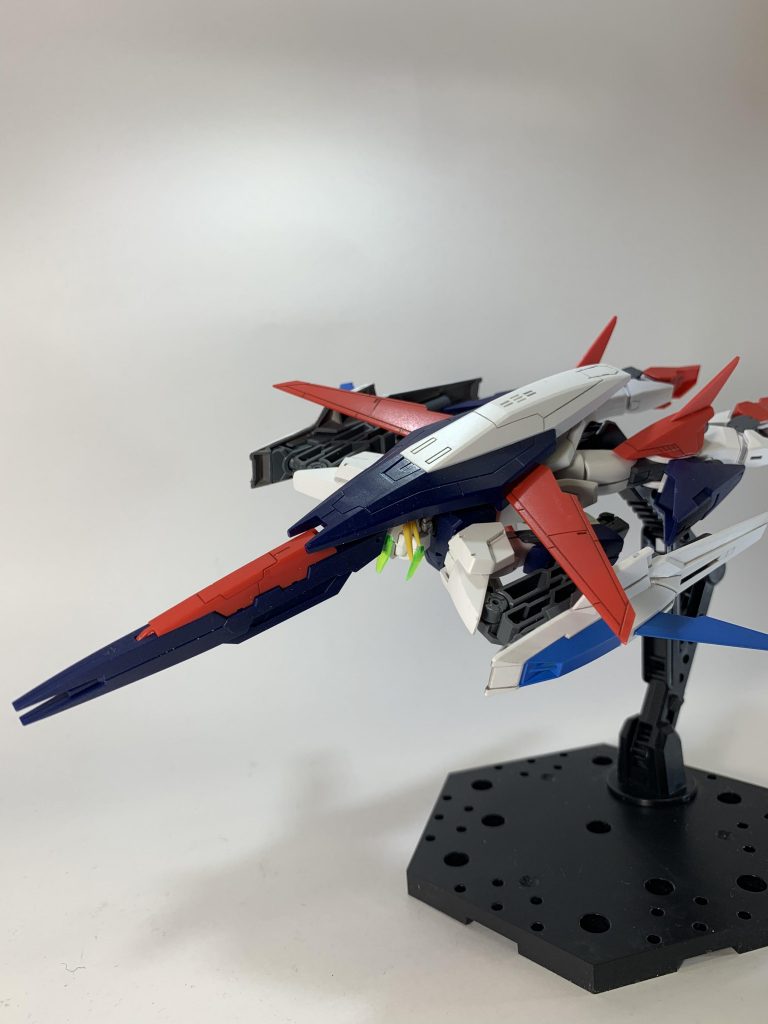 バックパックとシールドを外して飛行形態(シャイニングベルクートプラスとでもしておきます)。横幅ができたのでボリュームアップしました
以下適当に何枚か。