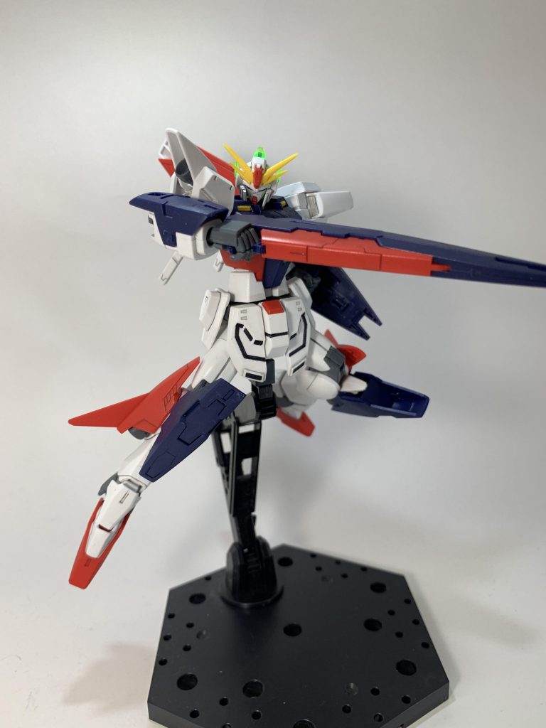 素体のシャイニングブレイク。耳とトサカのアンテナをクリアパーツにして組んでみました。それ以外はアンテナのシャープ化とマスクをちょっと薄くしたくらいです。