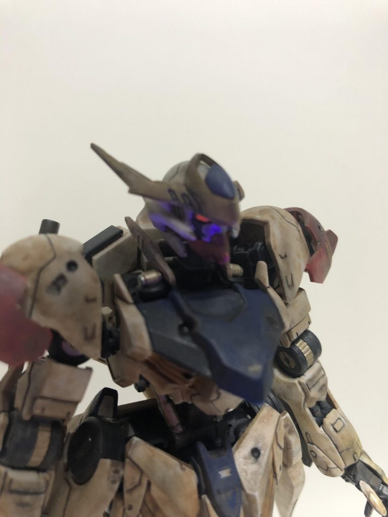 目が蛍光で光っている状態