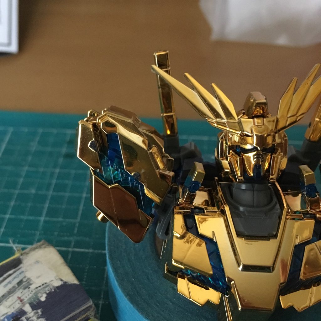 どうしても気になるのが肩のゲート跡ですよ、どうしたもんか。