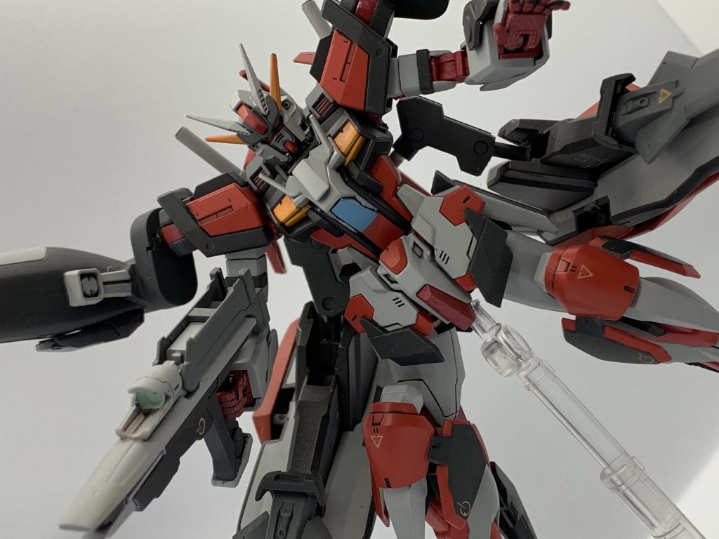 本体にはジャンクパーツで追加装甲など