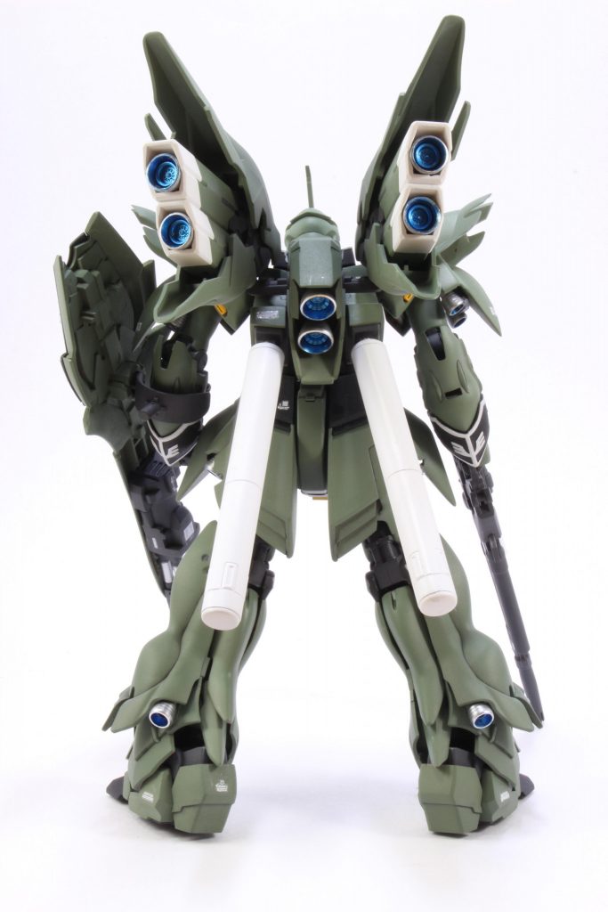 バックパックのバーニア類はMSバーニアに交換しました。
盾裏はそのまんま緑…
盾裏ってどうやって綺麗に塗るんでしょうね?