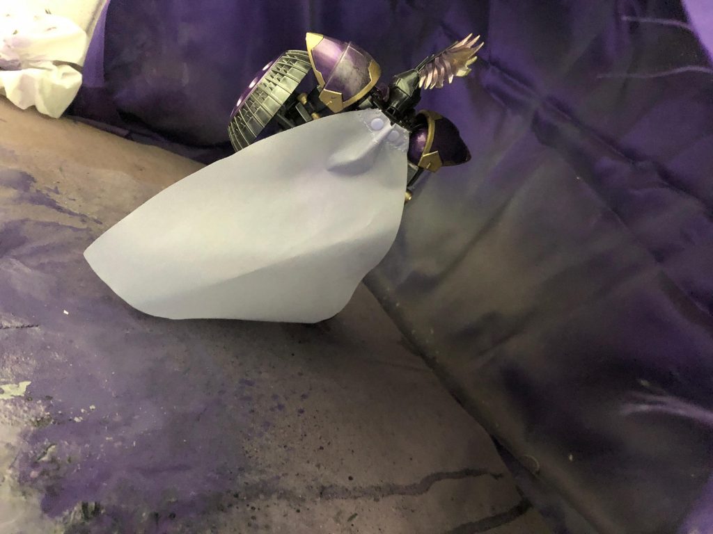 マントは黄金聖闘士から借りてきました