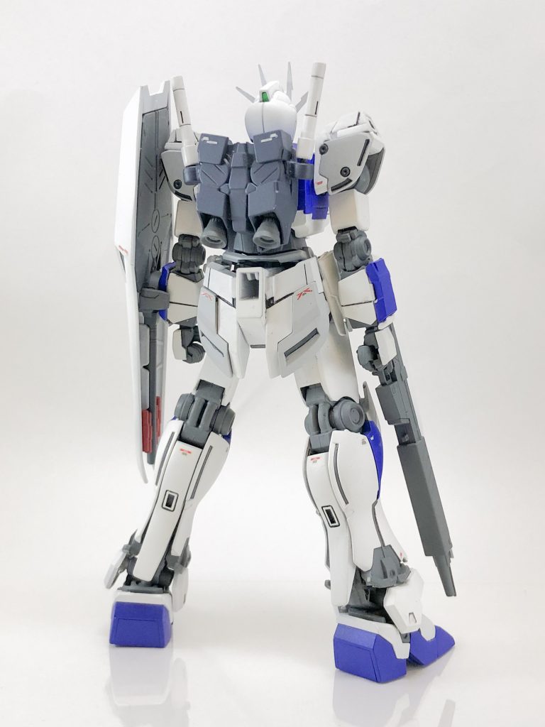 うしろから

サーベルラックはナラティブ本体のを改造してます