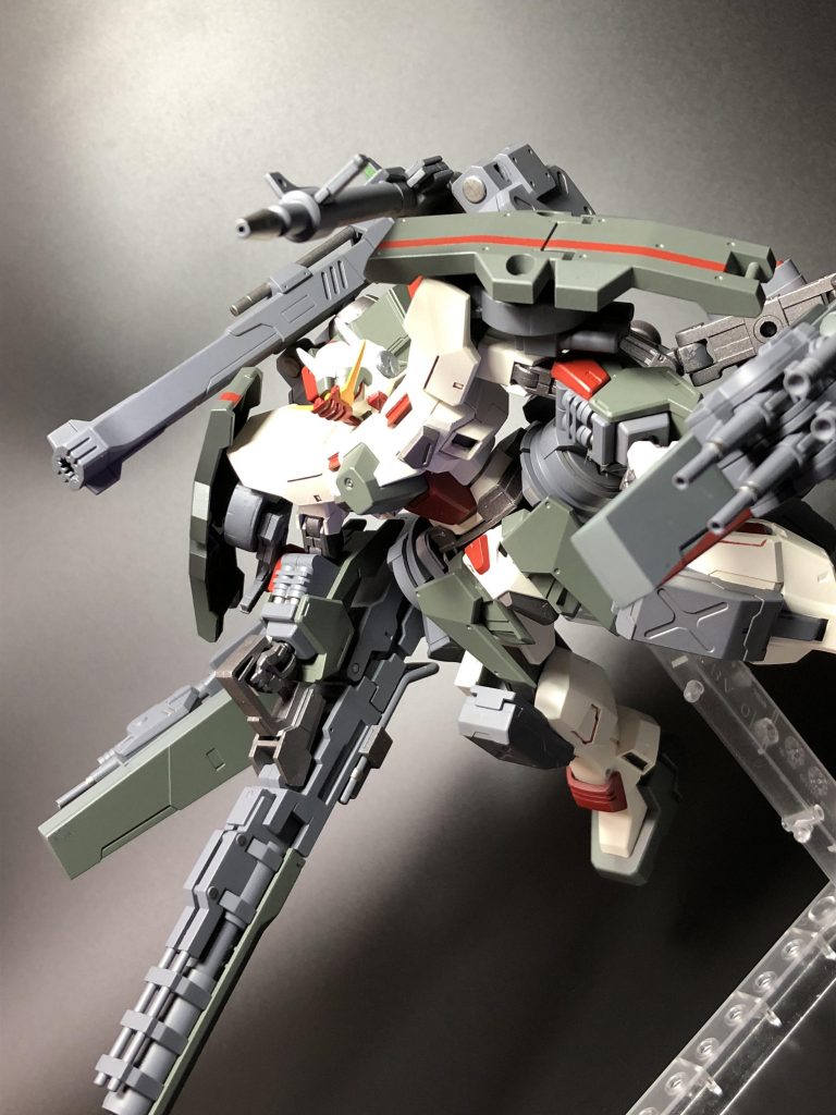 名前の通り要塞の様なドッシリとしたイメージで製作していきました(°▽°)
全身に装備された数々の武装は一撃で敵を殲滅する事が可能なほど高火力となっており、拠点防衛ミッションなどに長けたセッティングになっている 特化型の機体になっています
ハッキリ言って完全に好み全開のロマン機体です( ´∀`)笑