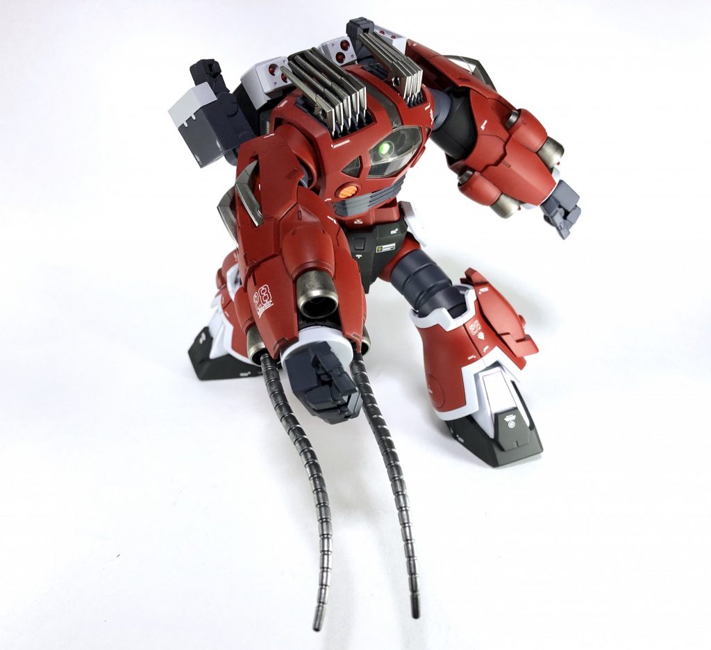 固定武装は右腕がパイルバンカーとヒートロッド、左腕がロケット砲。アームパンチももちろん搭載されています。