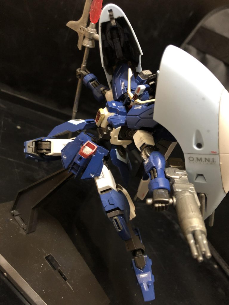 oyz「PSⅱの連ザでは通常攻撃にシールド内蔵の連装砲を使うんだが、いちいち敵の正面を向くんで、動きが止まってる隙に被弾するんで、動きながら攻撃出来る取り回しのいい武装があった方がいいかな〜と。」
アウル「ハア?そりゃアンタがゲーム下手だからじゃねーの?」
oyz「えー。でも使いやすいと思うけどな〜。」