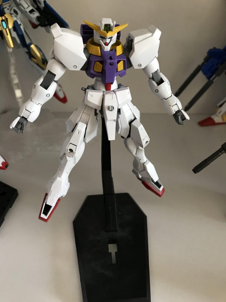 ラファエル本体にポリキャップやダボを仕込んで各部装甲を取り外し可能にしました