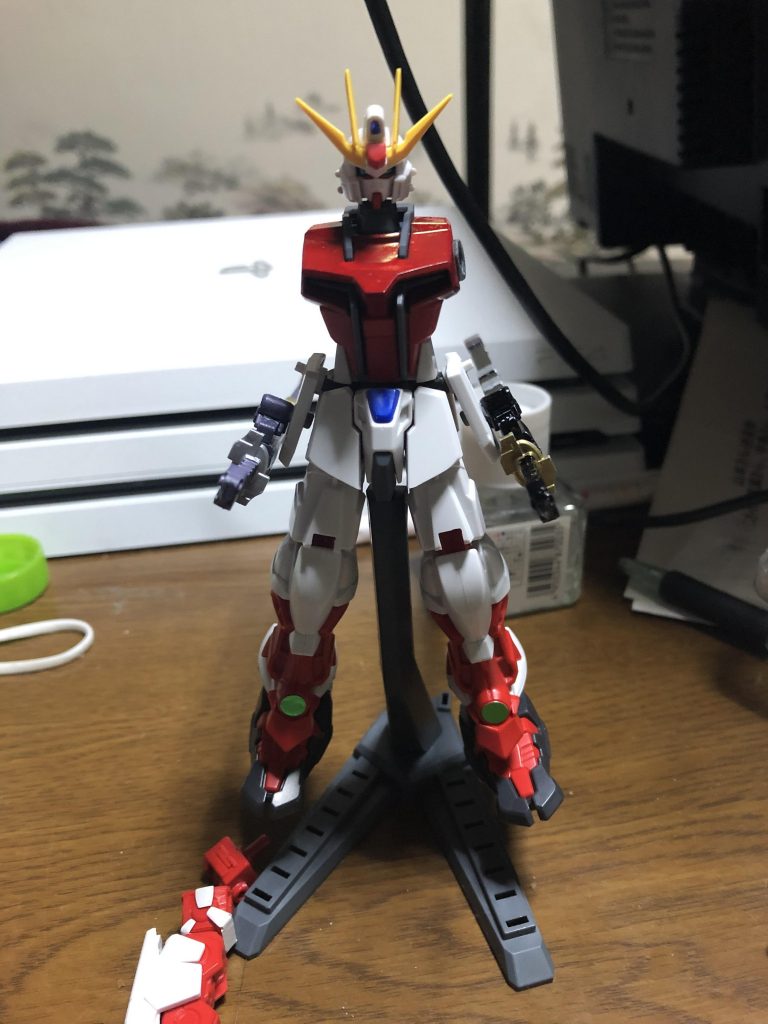 胴体をアストレイっぽくし、ストライクのヘッドにして一気にガンダムに近寄らせました