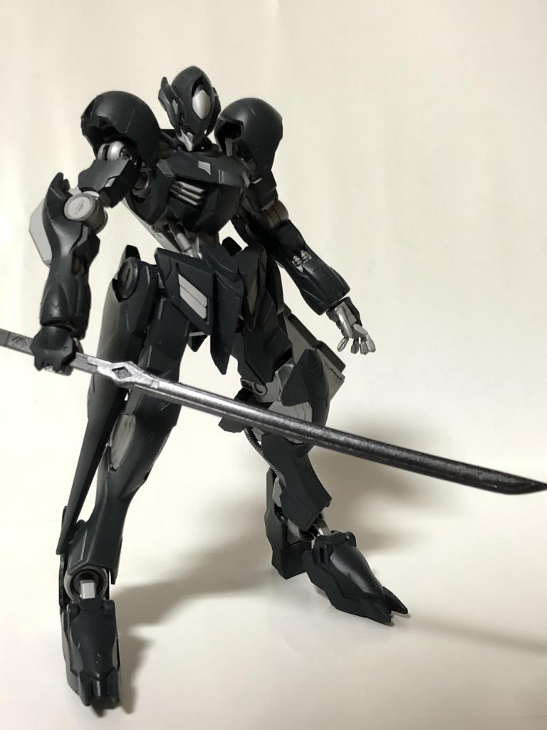 武装はシンプルに刀だけです。
ルプスなので素手も強そうですね