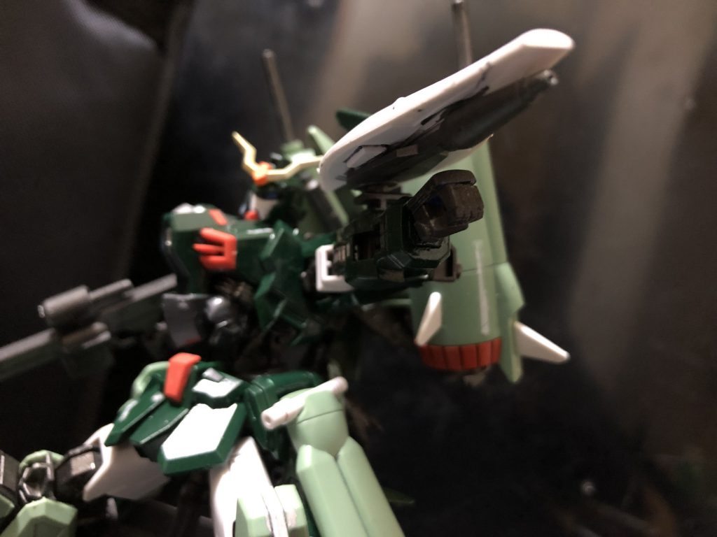 oyz「敵が増えてきたな。背後にも気をつけろ!」
スティング「わかってる!指図は要らねえ!好きにやらせてもらうぜ…!おっと!やらせるかよ!」
oyz「シールドにビール砲を追加してあるぞ。使ってみてくれ。」
スティング「了解だ!ハッ!もらったぜ!落ちろ!」