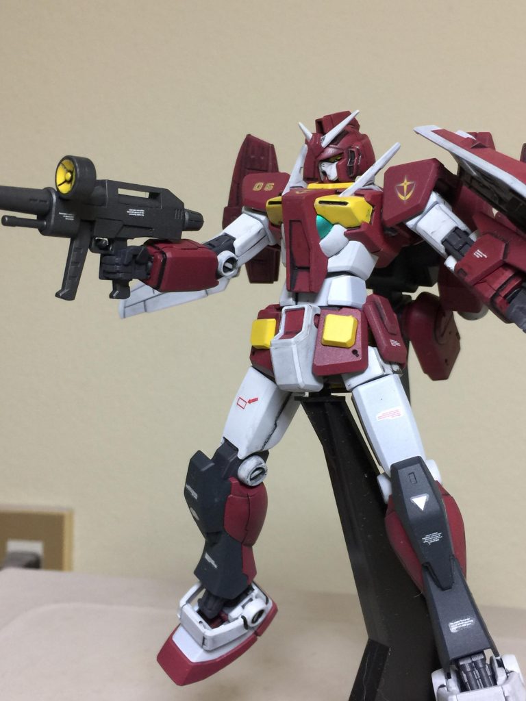ガンダム・ブラディオン 右チョイ斜め
アピールショット!
ビームライフルは リバイブ版 ガンダムの
ビームライフルを そのまま 使用
しました。