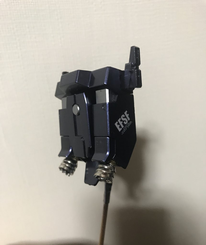 バックパックのバーニアはメタルパーツに改造しました。