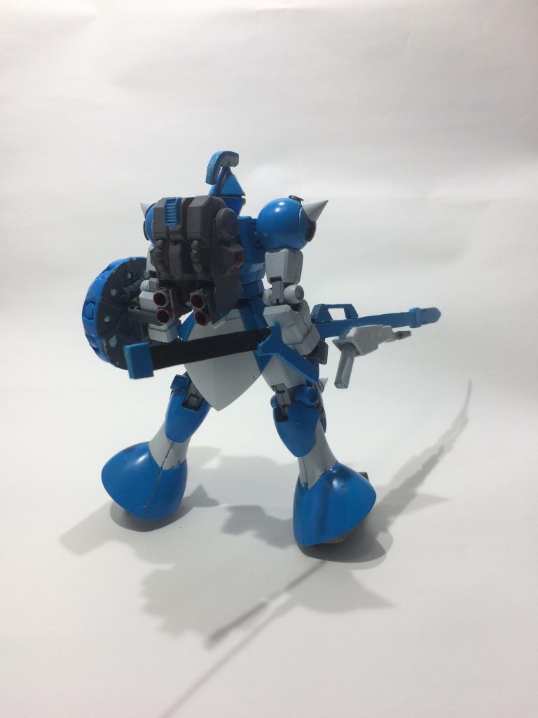 バックショット。バックパックは高機動型ゲルググの物ですが、プレバンで買う予算はなかったので手元にあるパーツとスクラッチででっち上げました。