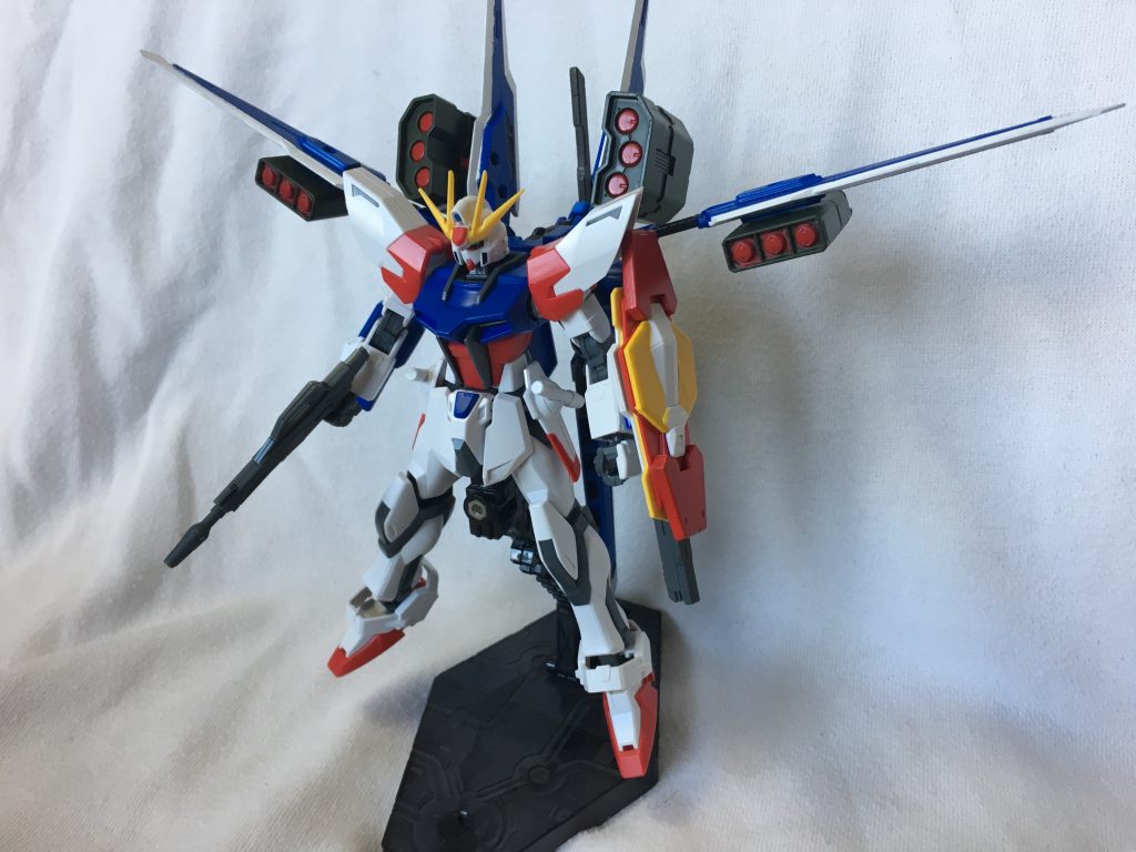 追加装備1
ランチャーエール装備

エール装備に3連ミサイルポッドを４つ搭載、右腕にガトリングガンを装備した形態
追加した装備はすべて実弾のため、撃ち切ったらパージしてデッドウェイト対策をしている