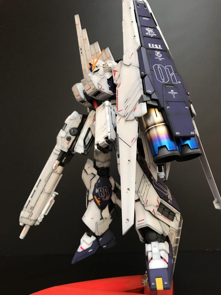 綺麗に塗る塗装はリアルではなく興味もないので、毎回グラデーション塗装を行なっています。
今回はチタン塗装が一番映える塗装となりました。