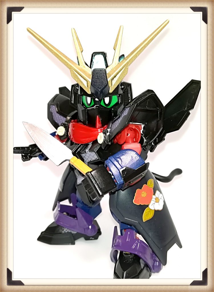 世を忍ぶ仮の姿として猫喫茶魚河岸の板前をしている、と想定して包丁と猫耳と尻尾を装備。
尻尾のために腰部と尻尾の付け根にネオジムがあります。
猫耳だけスチールシートと頭裏のネオジムで付けています。