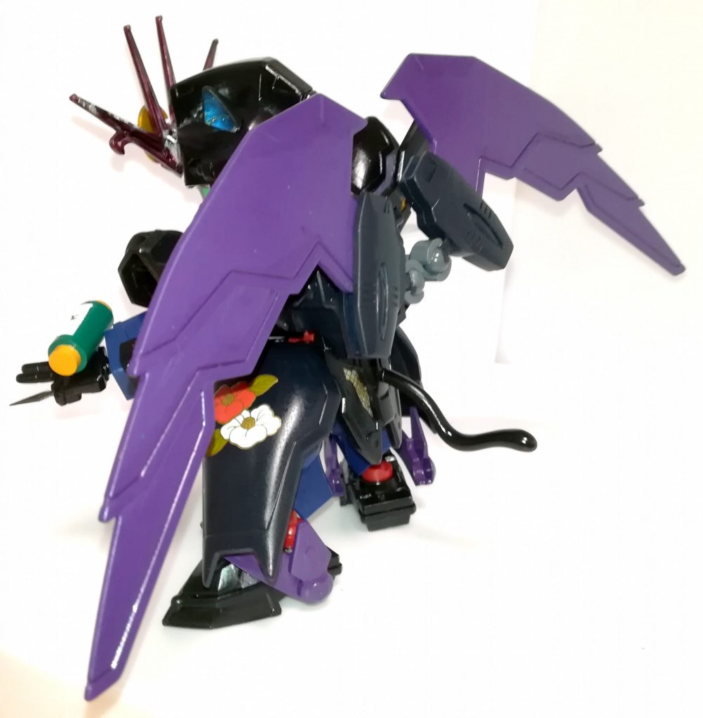 背面
エピオンの翼もパープルに塗り直してます。