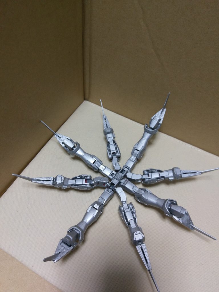 下半身のみ、イージスガンダム2機分の手足を使用