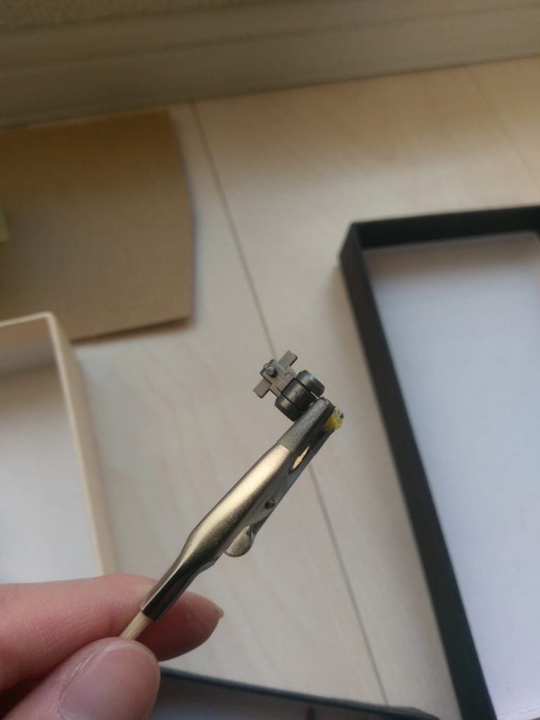 実はABSパーツである左肘に爆弾(ヒビ)を抱えてます