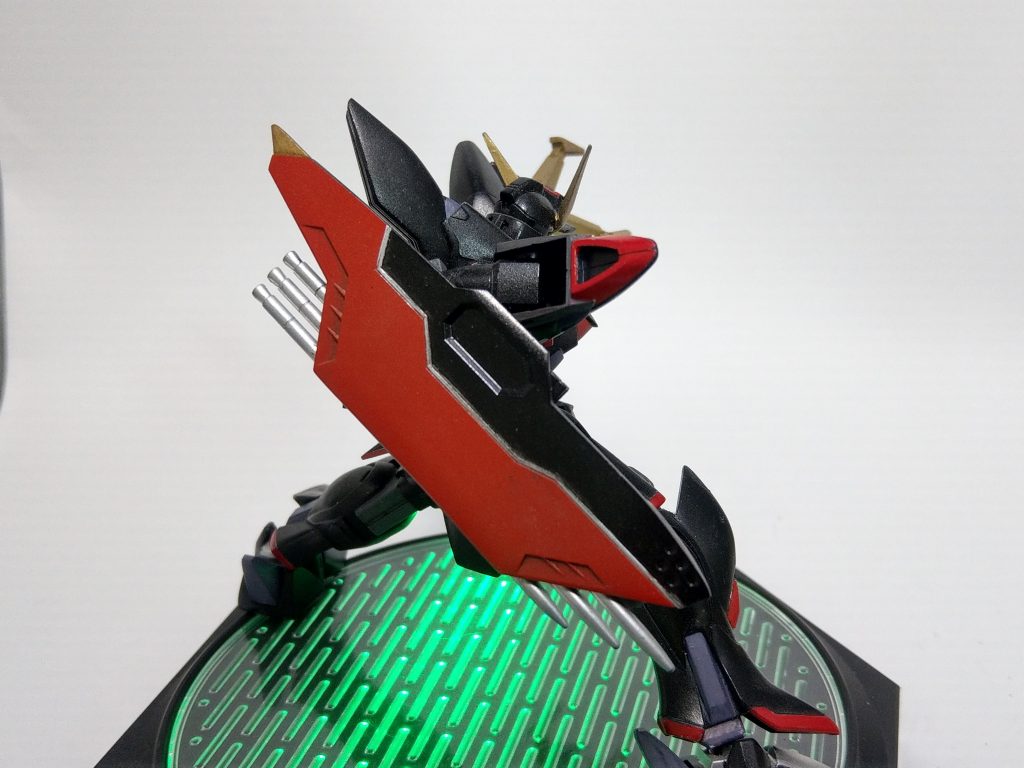 シールドのシルバーライン
マスキング無しの筆塗りで描いたのは良い思い出←