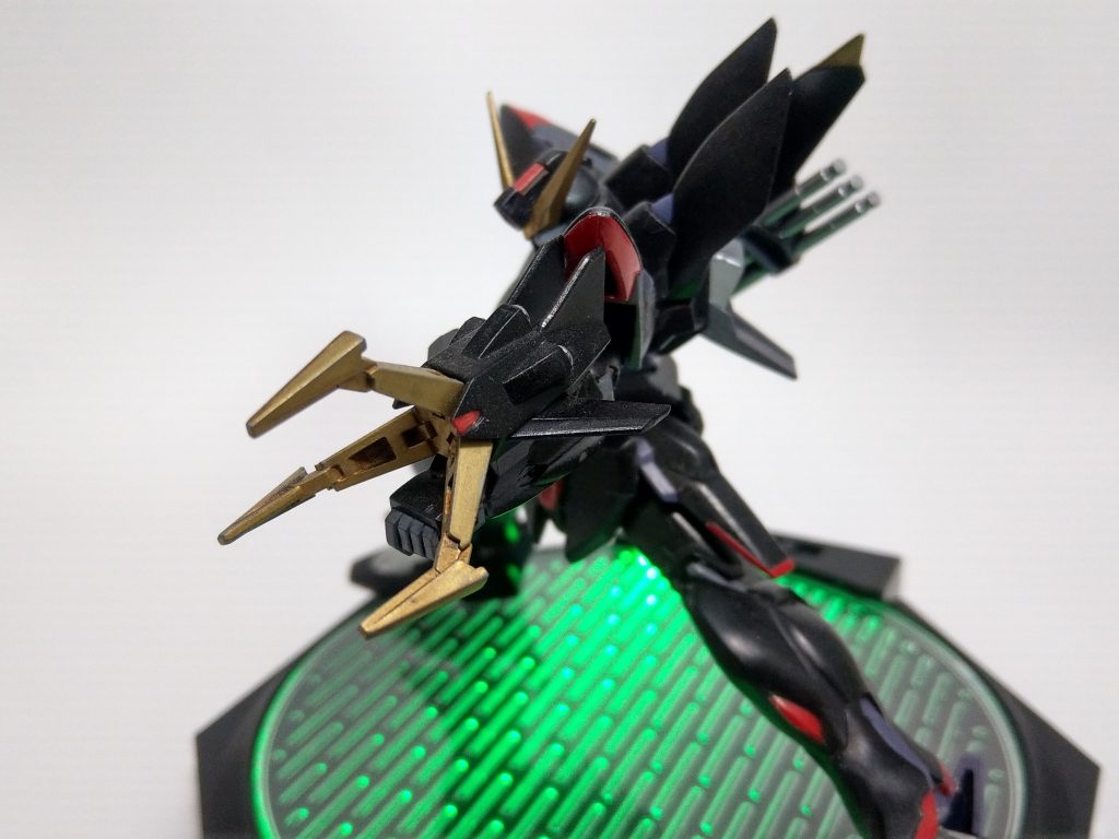 射出時はグレイプニールの爪が閉じてるハズですが、ハッタリ効かせる為に開いた方をチョイスしました。