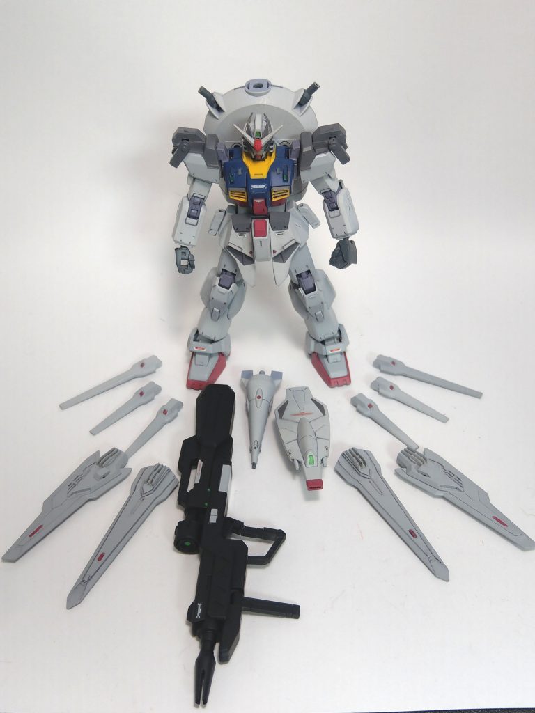 武装一覧。
ドラグーンプラットフォームには
円錐型×1
ブレード型×4(バインダーガン流用)
肩に小型×4
サイドスカートに小型×2
種類が違えど、オリジナル同様に計11機のドラグーンを装備。
複合兵装防盾システムとユーディキウム・ビームライフルもオリジナル
同様ですね。