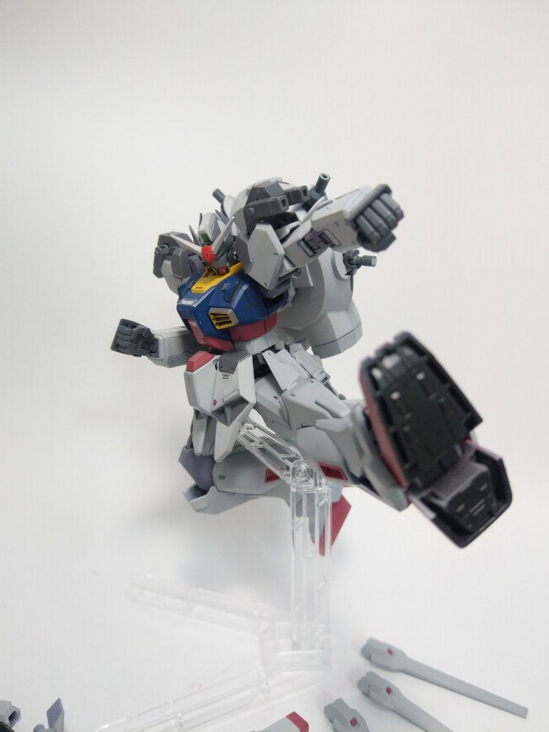 素体がHGリヴァイブMK-Ⅱであるため、可動範囲は言うまでもなく(笑)
武装無くても格闘戦挑めそうですね。