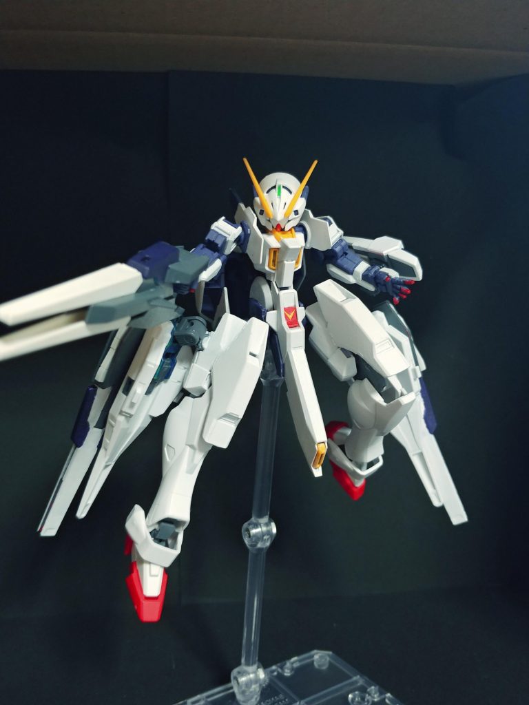 軸のサイズが合ってないので、バインダーがプラプラします。