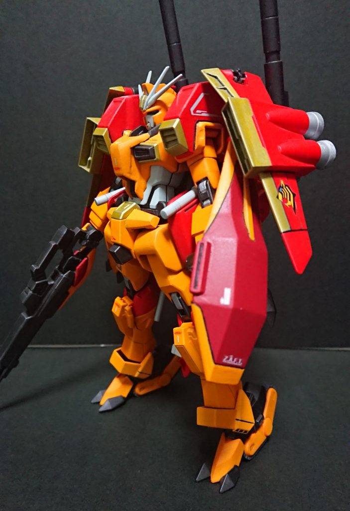 武装は専用ビームライフルとシールド、サイドアーマーのビームサーベルx2。