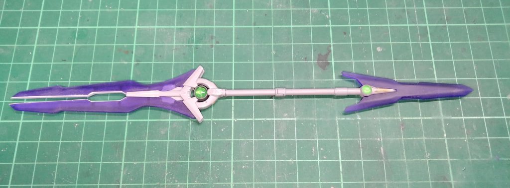 武器はトライジェントガンダムグレイジャーのものに、ダイバーエースユニットのパーツを組み合わせて作製。