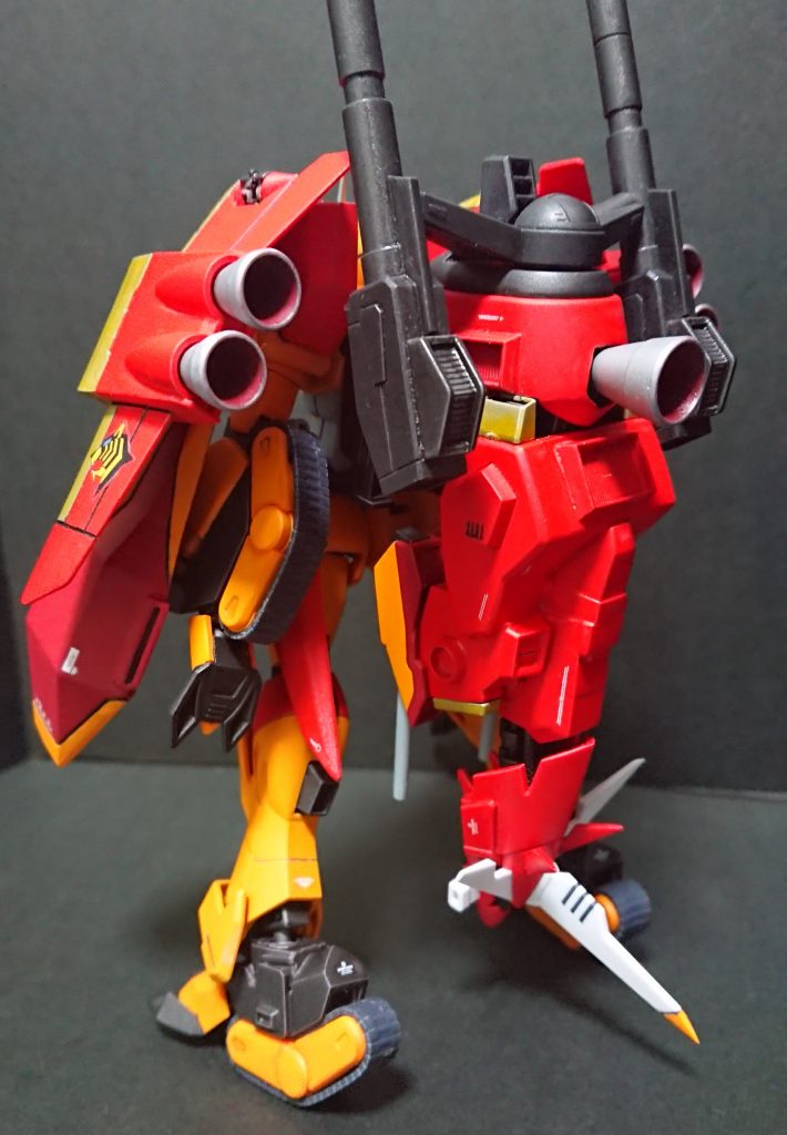 背面にラゴゥと同じ２連装ビームキャノン。
バックパック下部にラゴゥの頭部を模したドラグーンユニットを配置。