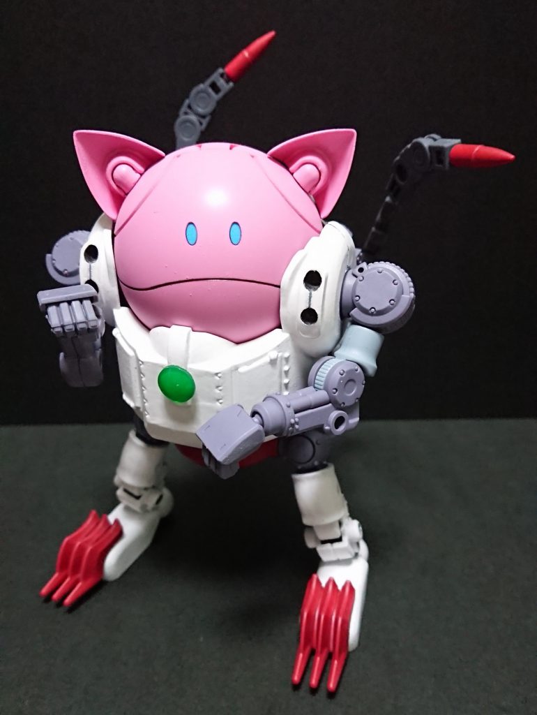 モモハロはスプレー塗装。
胴体の白は筆塗りして全体につや消しトップコートを吹いてます。