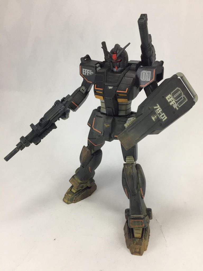 登場シーンの局地型ガンダム。次の瞬間キャノンでザクが一撃で...