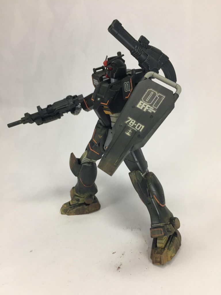 ザクを一撃で粉砕するショルダーキャノン