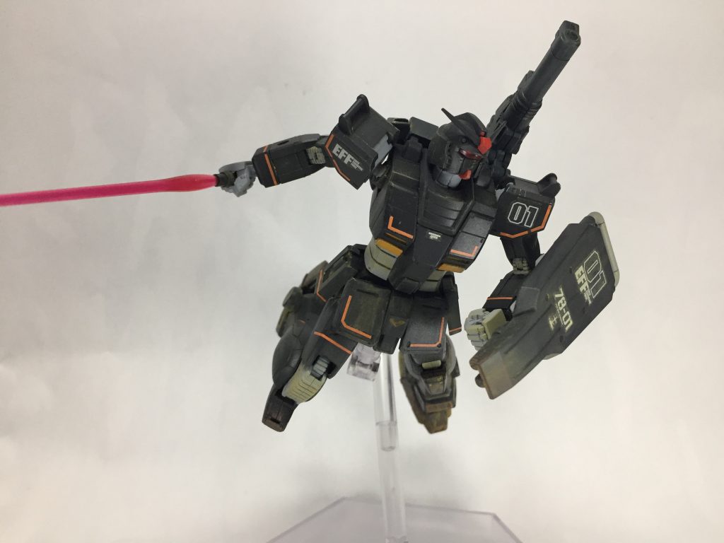 シールド裏含め3本あるビームサーベル